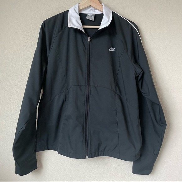 Nike Jacket Black pockets and zipper sleeves 12/14 L - Picture 1 of 6